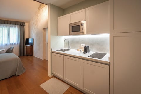 Standard Apartment | Private kitchen | Espresso maker, coffee/tea maker, electric kettle