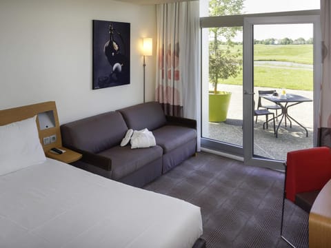 Deluxe Room, 1 Double Bed, Accessible (Golf course view) | Premium bedding, minibar, in-room safe, desk