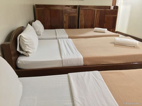 Triple Room, 3 Twin Beds | Desk, rollaway beds, free WiFi, bed sheets