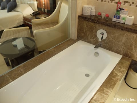 Crown Executive Plus | Deep soaking bathtub