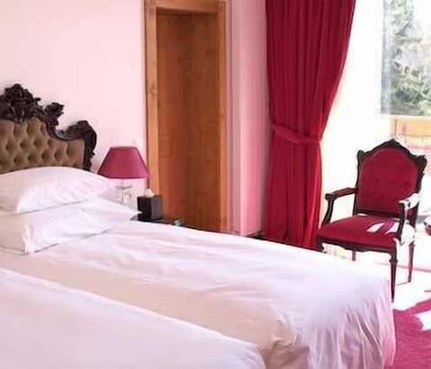 Deluxe Double Room, Golf View | Pillowtop beds, minibar, in-room safe, desk