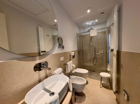Standard Room | Bathroom | Free toiletries, hair dryer, bidet, towels