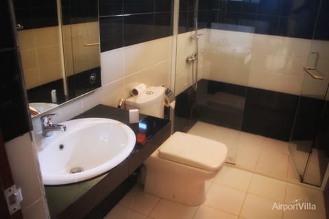 Basic Double Room (A/C) | Bathroom | Free toiletries, towels