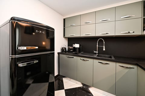 Apartment, 1 Bedroom, Accessible, City View | Interior