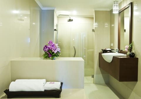 Suite, 2 Bedrooms | Bathroom | Eco-friendly toiletries, hair dryer, bathrobes, slippers