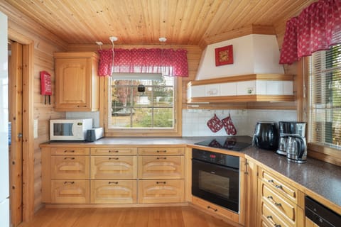 Comfort House, Patio, River View | Private kitchen | Full-size fridge, microwave, oven, stovetop