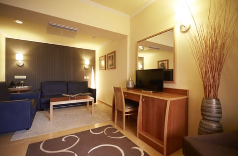 Junior Suite | In-room safe, individually furnished, desk, free WiFi