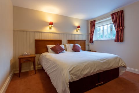 Classic Twin Room | Desk, iron/ironing board, free WiFi