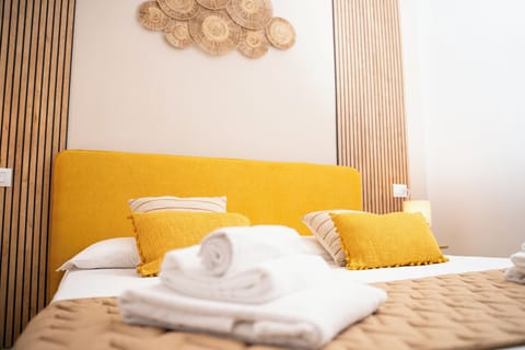 Luxury Double Room | Laptop workspace, free WiFi