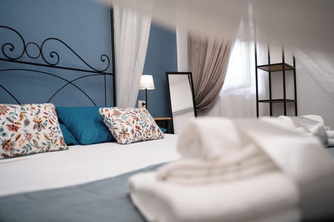 Superior Double Room, Garden View | Laptop workspace, free WiFi