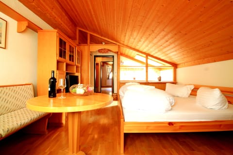 Family Quadruple Room, 2 Bedrooms | Desk, blackout drapes, soundproofing, free cribs/infant beds