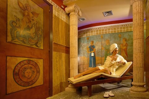 Couples treatment rooms, sauna, spa tub, Turkish bath, body treatments