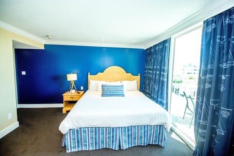 (V) Deluxe Oceanfront Suite | In-room safe, free WiFi, bed sheets