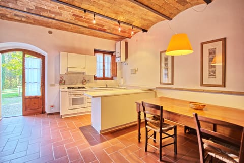 Apartment, 1 Bedroom (Tenuta 2) | In-room dining