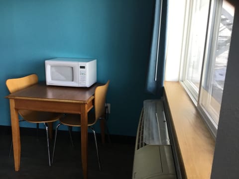 Pillowtop beds, free WiFi, bed sheets