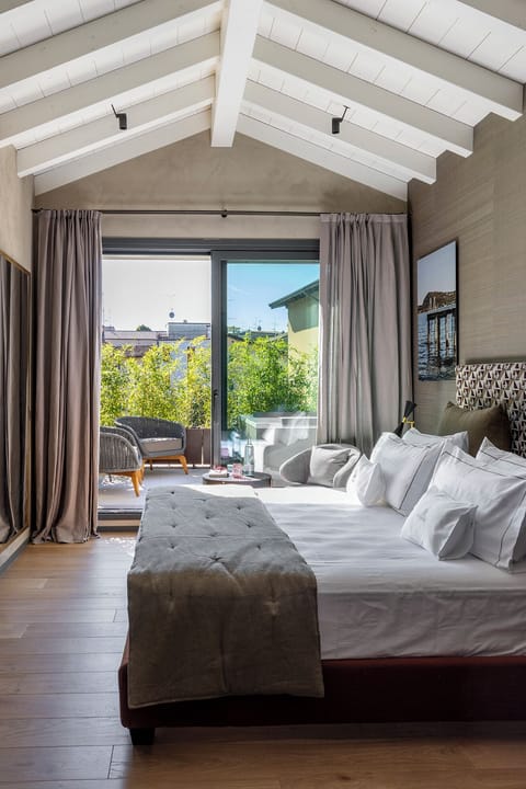 Luxury Room, Courtyard View | Minibar, in-room safe, desk, laptop workspace