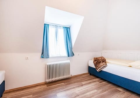 Family Suite, Mountain View | In-room safe, bed sheets