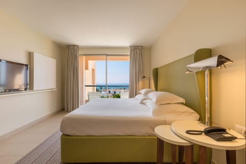 Suite, 1 Bedroom, Sea View | Minibar, in-room safe, blackout drapes, soundproofing