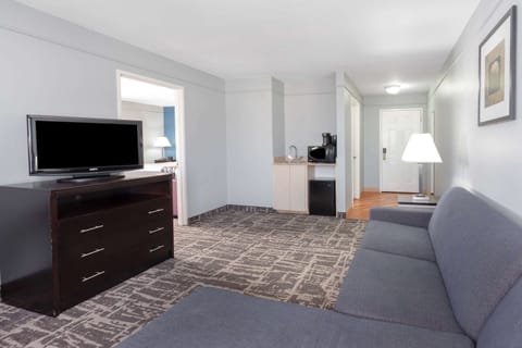 Suite, 1 King Bed with Sofa bed, Non Smoking | Premium bedding, desk, iron/ironing board, free cribs/infant beds