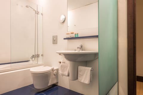 Superior Double or Twin Room (Empordá View) | Bathroom | Combined shower/tub, jetted tub, free toiletries, hair dryer