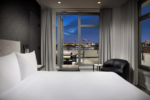 Penthouse (Suite) | Premium bedding, down comforters, pillowtop beds, in-room safe