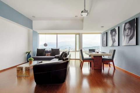 Design Apartment, 2 Bedrooms, City View, Tower | Living room