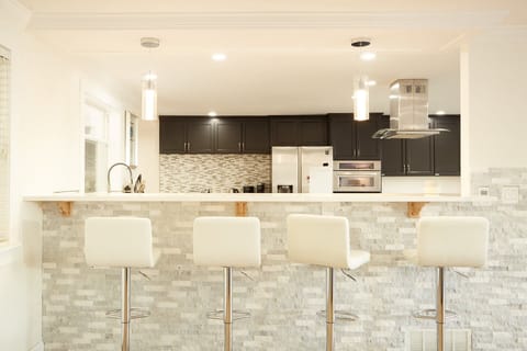 House, 5 Bedrooms | Private kitchen | Fridge, oven, coffee/tea maker