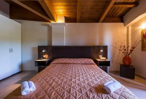 Basic Double Room, Balcony | In-room safe, desk, laptop workspace, blackout drapes