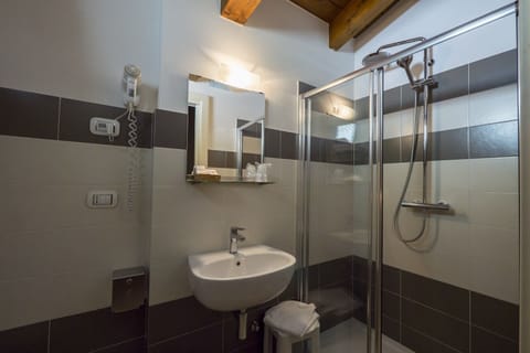 Shower, towels, soap, shampoo