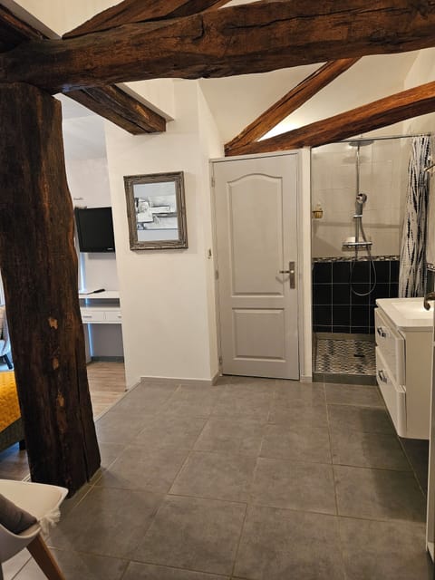 Classic Double Room | Bathroom