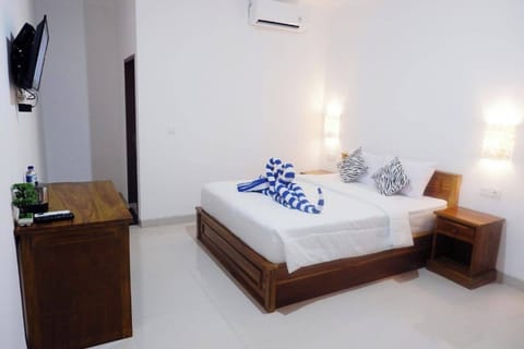 Deluxe King or Queen Room | Desk, soundproofing, free WiFi, bed sheets