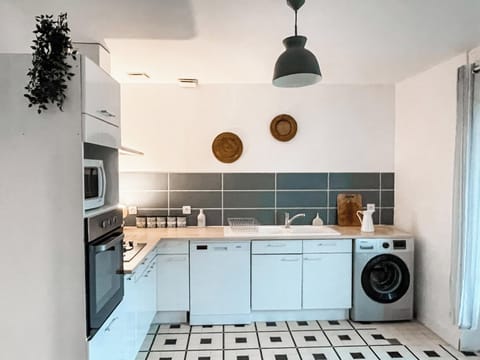 Standard Apartment, Patio | Private kitchen