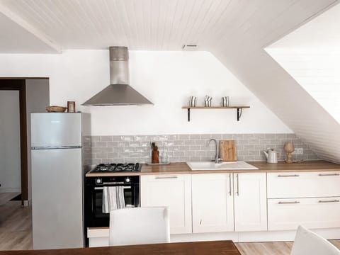 Comfort Apartment, Patio | Private kitchen