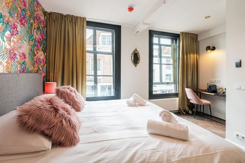 Comfort Suite, City View | In-room safe, desk, laptop workspace, free WiFi