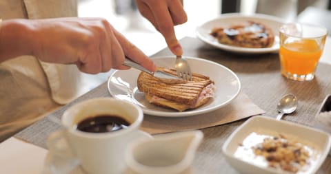 Free daily continental breakfast