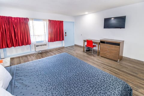 Studio, 1 King Bed | Desk, free WiFi, bed sheets