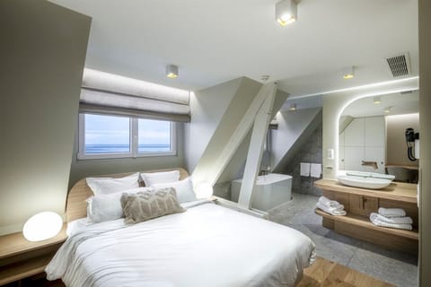 Suite, Sea View