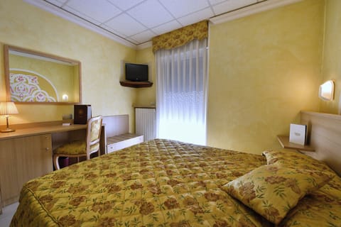 In-room safe, free WiFi, bed sheets