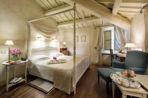 Premium bedding, free minibar, in-room safe, individually decorated