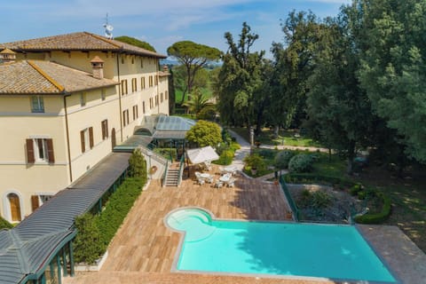 Seasonal outdoor pool, pool umbrellas, sun loungers