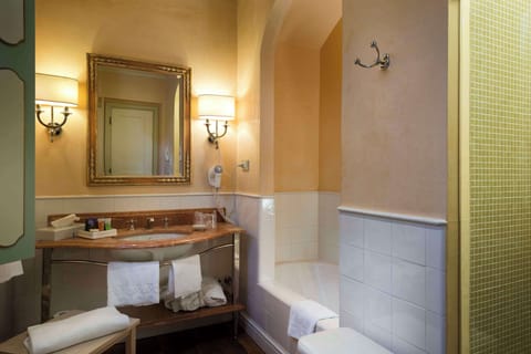 Combined shower/tub, free toiletries, hair dryer, bathrobes