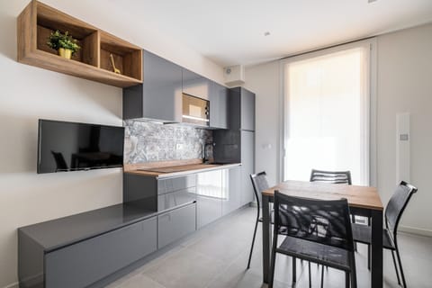 Comfort Apartment, 1 Queen Bed with Sofa bed | Private kitchen | Fridge, microwave, oven, stovetop