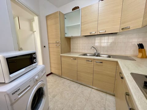 Apartment, 2 Bedrooms, Balcony, Ocean View | Laundry