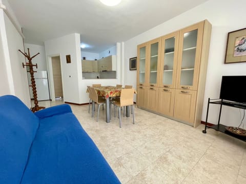 Apartment, 2 Bedrooms, Balcony, Ocean View | Living room