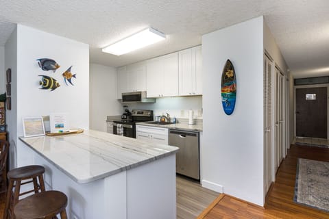 Condo, 1 Bedroom | Private kitchen | Fridge, oven, coffee/tea maker, toaster