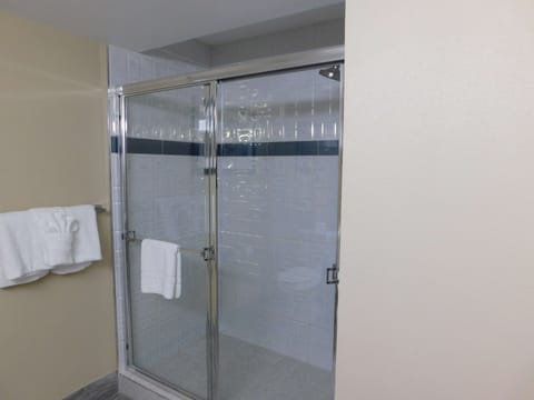 Standard Room, Multiple Beds, Non Smoking, Refrigerator & Microwave | Bathroom | Combined shower/tub, free toiletries, hair dryer, towels