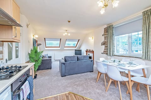 Classic Apartment, 3 Bedrooms, Non Smoking | Living area | Flat-screen TV