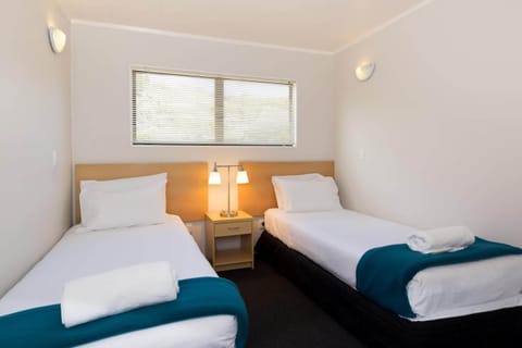 2 Bedroom Beachfront Apartment | Soundproofing, iron/ironing board, free WiFi, bed sheets