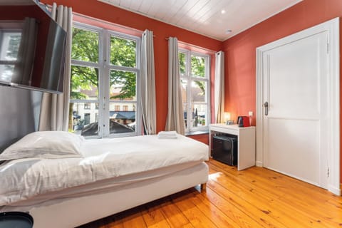 Comfort Triple Room, City View | Free cribs/infant beds, free WiFi, bed sheets