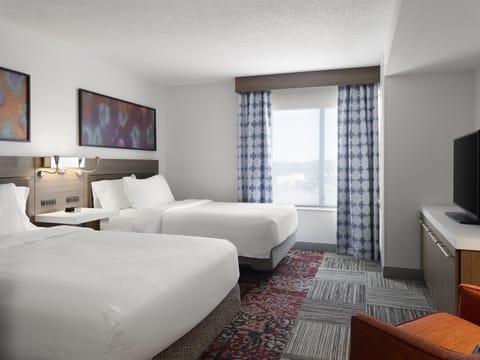 Premium bedding, in-room safe, desk, iron/ironing board